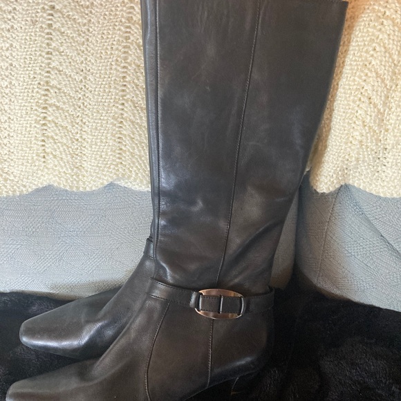 A pair of black boots size 9 - Picture 3 of 6